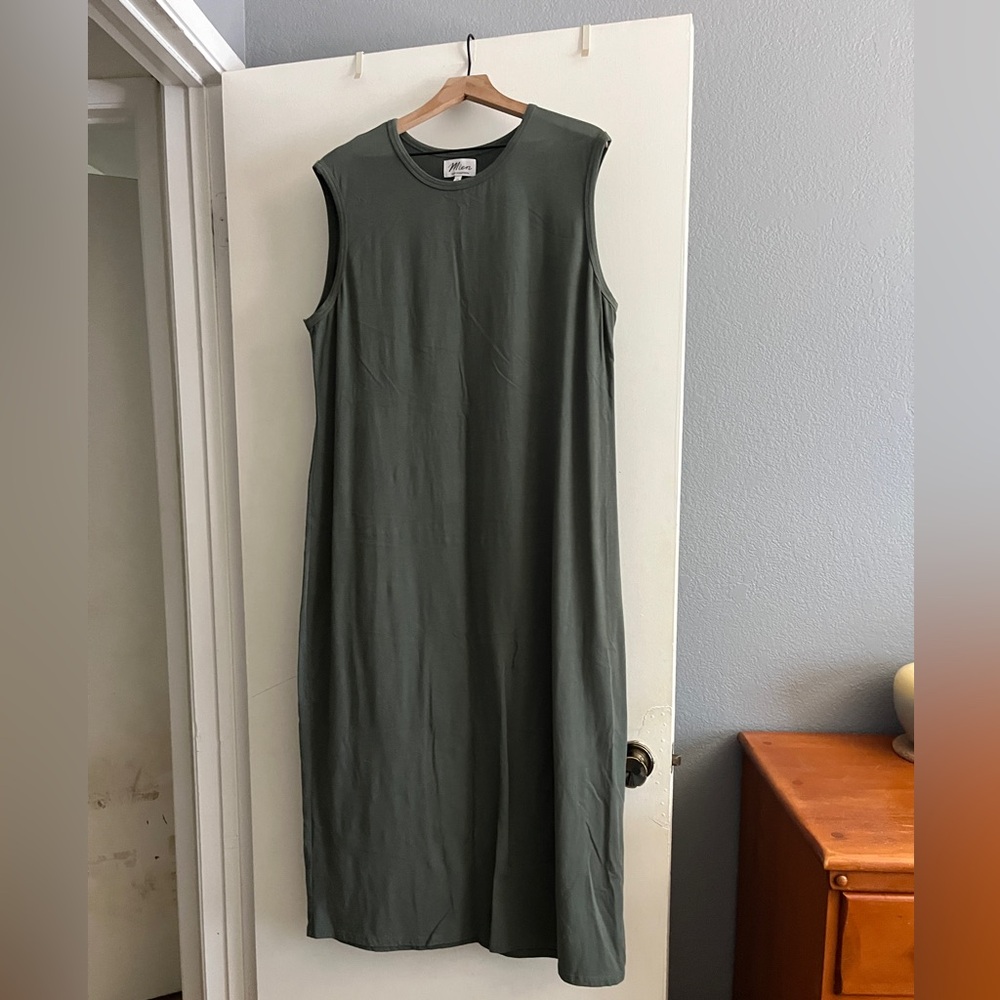 Green Sleeveless Mien Studios Maxi Dress